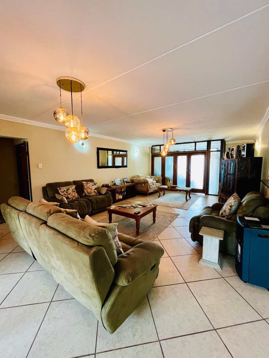 6 Bedroom Property for Sale in Tergniet Western Cape
